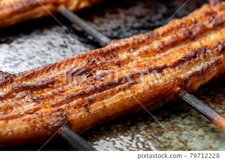 烤海鰻的特寫。 79712228