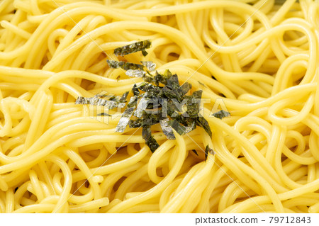 札魯·丘卡的特寫。 79712843