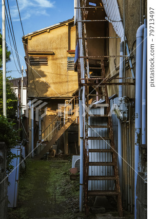 Management problems of vacant houses where no one lives without heirs 79713497