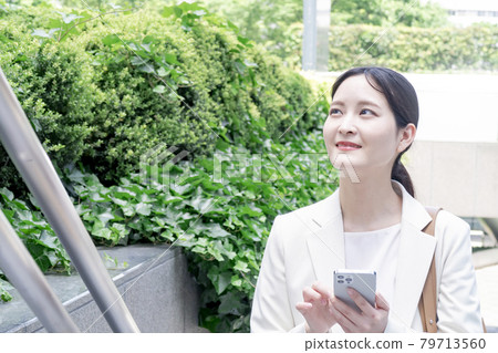 Business scene, woman, smartphone Business scene, woman, smartphone 79713560