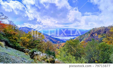 Autumn leaves, Lake Kawaguchi and Mt. Fuji 79713877