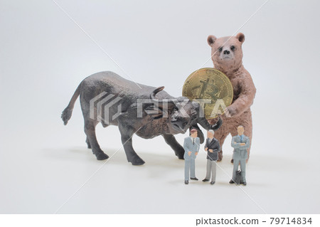 figure with Bull and bear silhouettes and bitcoin symbol figure with Bull and bear silhouettes and bitcoin symbol 79714834