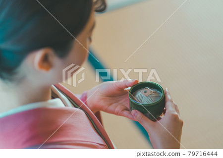 女生 女孩 女性 79716444