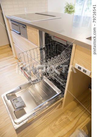 Image of a household dishwasher Image of a household dishwasher 79716541
