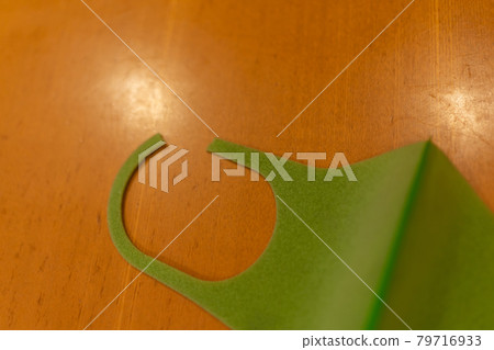 尿烷口罩的帶子斷了 尿烷口罩的帶子斷了 79716933