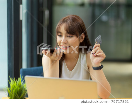 Female contact with credit card call centre service Female contact with credit card call centre service 79717861