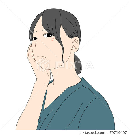 擔心腫脹的女性（側身） 79719407