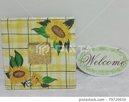 Front entrance interior using sunflower photo frames 79720630