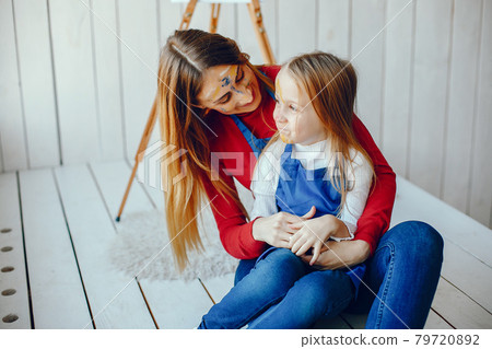 Mom and daughter are drawing 79720892