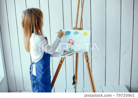 Little girl drewing Little girl drewing 79720901