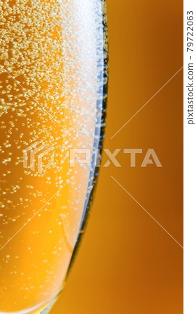 champagne . 79722063