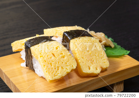 Grilled sushi with eggs 79722200