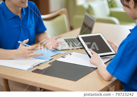 Caregiver discussing care plan 79723242