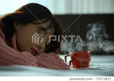 A young lady who relaxes on the bed A young lady who relaxes on the bed 79723625