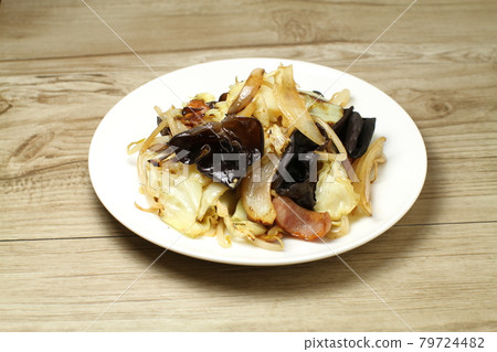Stir-fried cabbage and wood ear with vegetables 79724482