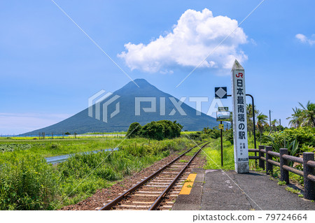 JR Japan's southernmost station! Kaimondake seen from Nishi-Oyama Station JR Japan's southernmost station! Kaimondake seen from Nishi-Oyama Station 79724664