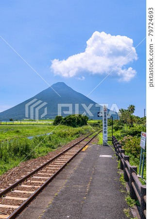 JR日本最南端的車站！從西大山站看到的開聞岳 79724693