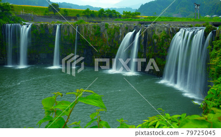 Oriental Niagara Harajiri Falls in the countryside Oriental Niagara Harajiri Falls in the countryside 79725045
