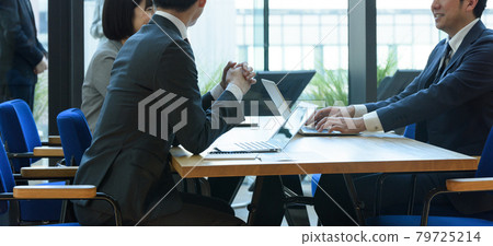 Suit style business person 79725214