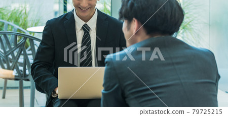 西裝風格商務人士 79725215