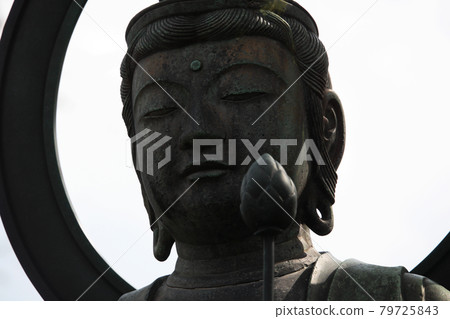 位於東京淺草淺草寺院內的台東區有形文化財產觀音坐像。 位於東京淺草淺草寺院內的台東區有形文化財產觀音坐像。 79725843