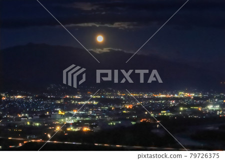 月下的都市風景 長野縣上田市 79726375