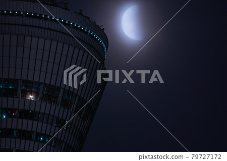 Supermoon total lunar eclipse, lunar eclipse, summer afternoon, partial lunar eclipse, astronomical phenomenon, sky, Tokyo Sky Tree sightseeing Supermoon total lunar eclipse, lunar eclipse, summer afternoon, partial lunar eclipse, astronomical phenomenon, sky, Tokyo Sky Tree sightseeing 79727172