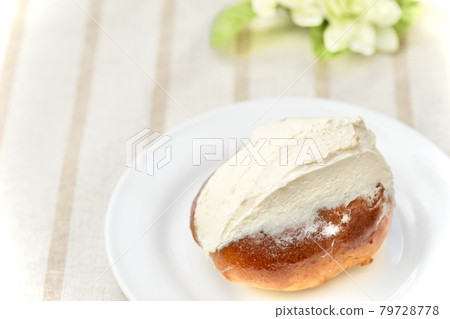 Maritozzo Maritozzo 79728778