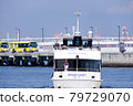 Ocean craft from directly behind 79729070