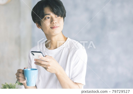 Young men lifestyle 79729527