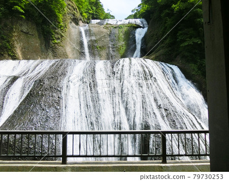 日本三大名瀑 袋田瀑布（茨城縣久治郡大悟町袋田） 初夏 79730253