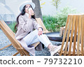 portrait of woman drinking coffee 79732210