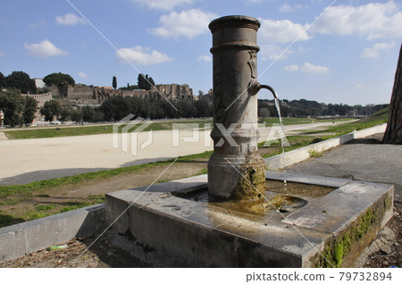 意大利、羅馬、Circus Maximus(古代戰車體育場)、飲水機 意大利、羅馬、Circus Maximus(古代戰車體育場)、飲水機 79732894