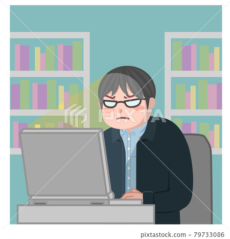 一個戴眼鏡的男孩在黑暗中拼命盯著電腦 79733086