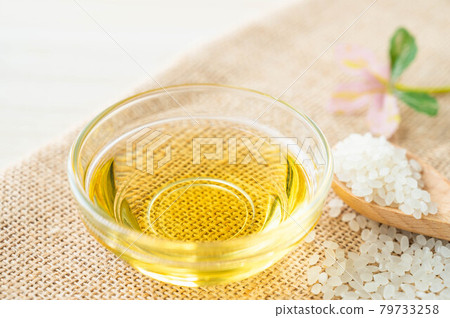 Raw oil 79733258