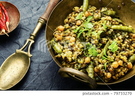 Kitchari, a spicy vegetarian dish 79733270