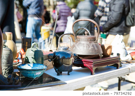 Pottery market (flea market) 79734292