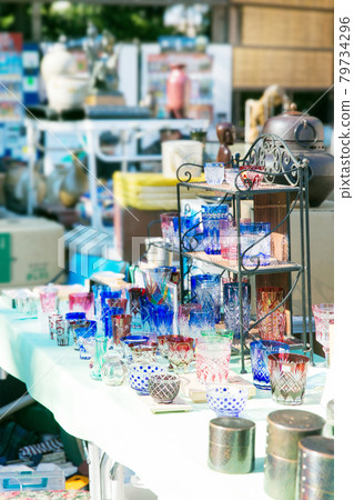 Pottery market (flea market) 79734296