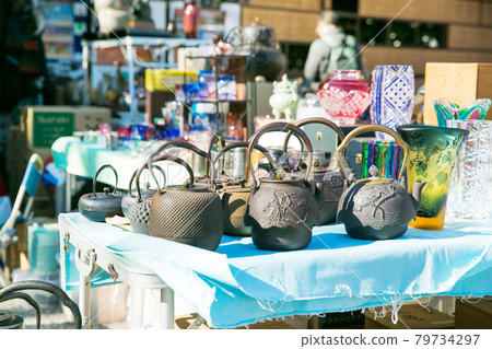 Pottery market (flea market) Pottery market (flea market) 79734297