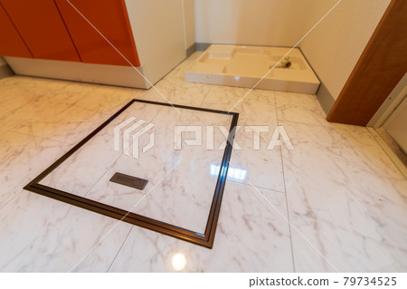 Floor board storage in the washroom Floor board storage in the washroom 79734525