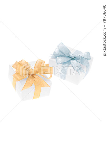 Two presents Two presents 79736040