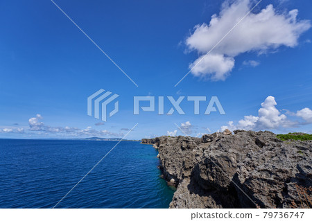 The cliff of Cape Zanpa in the direction of Cape Maeda 79736747