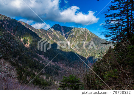 Mt. Jonen seen from the ridgeline of the Northern Alps Mt. Jonen seen from the ridgeline of the Northern Alps 79738522