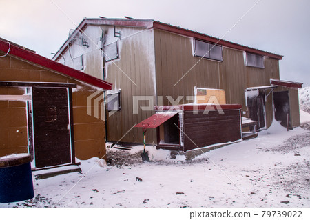 Chogatake Hutte Winter hut entrance Chogatake Hutte Winter hut entrance 79739022