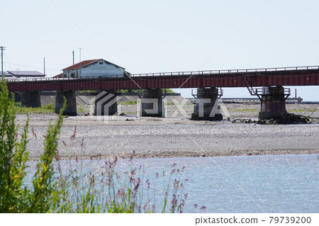 日高幹線鐵道橋(2021年7月13日拍攝) 日高幹線鐵道橋(2021年7月13日拍攝) 79739200