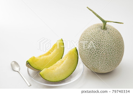 Earl melon with calyx and cut white background 79740334