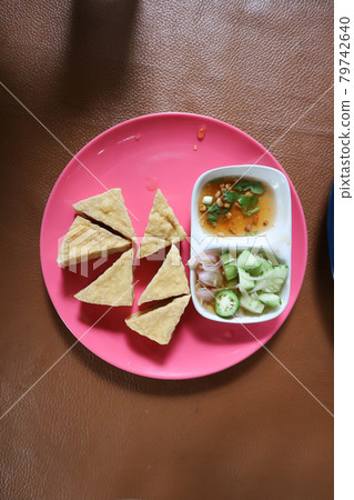 tofu or deep fried tofu with dip 79742640