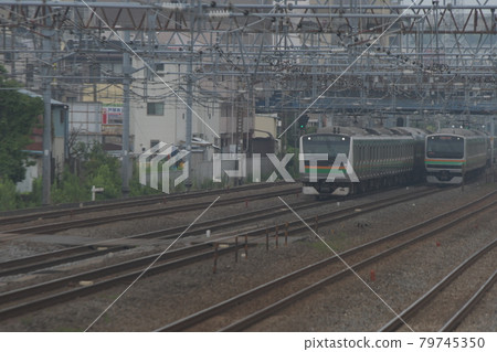 東海道線、橫須賀線、聖德寺人行天橋 東海道線、橫須賀線、聖德寺人行天橋 79745350