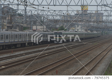 東海道線、橫須賀線、聖德寺人行天橋 79745375