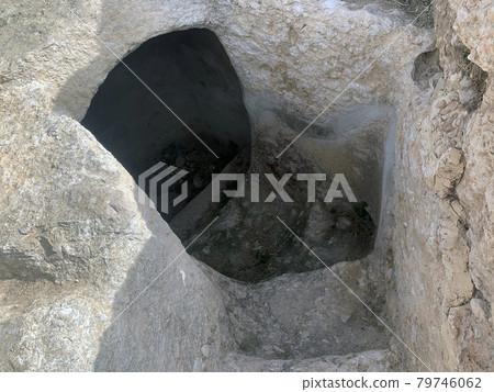 A home mikvah in the ancient Jewish settlement of Susiya 79746062